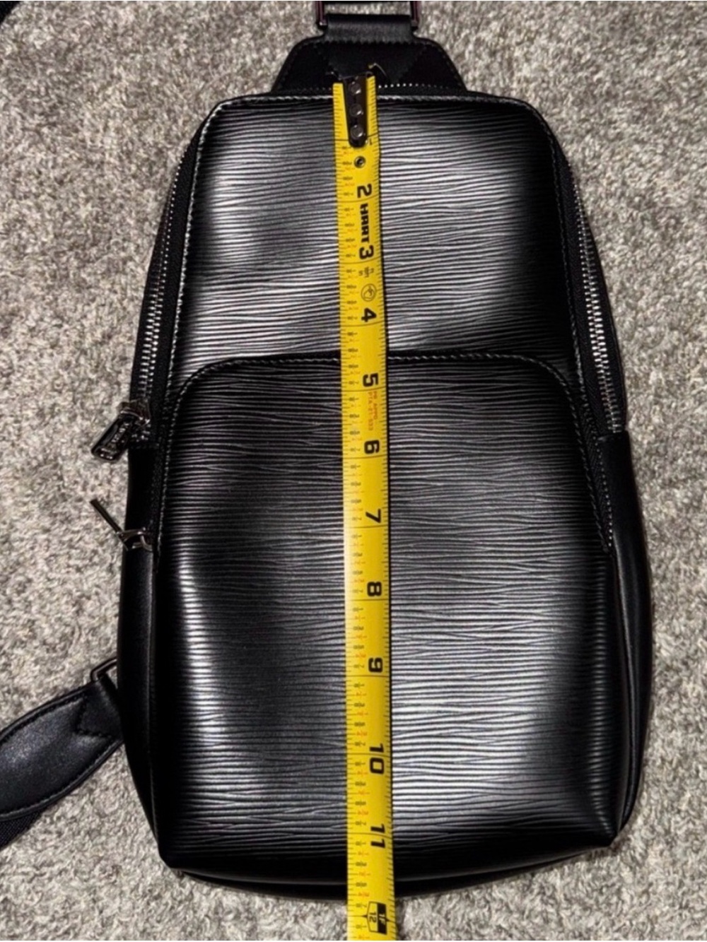Maverick & Co. Noah Classic Sling Bag. - Picture 7 of 9
